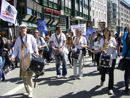 1.000 Menschen demonstrierten gegen Tierversuche - Großdemo in Hamburg 2011
