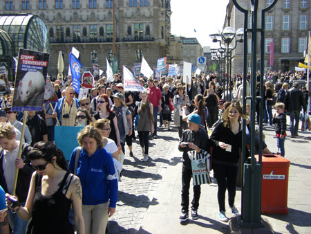 1.000 Menschen demonstrierten gegen Tierversuche - Großdemo in Hamburg 2011