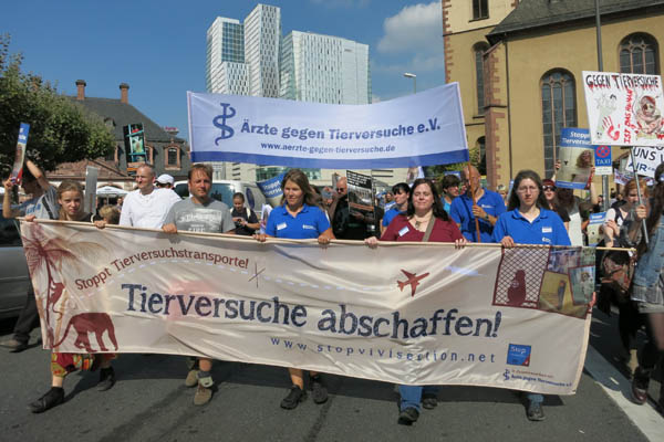 Demo 2014 in Frankfurt gegen Tierversuche und Transporte der Air France