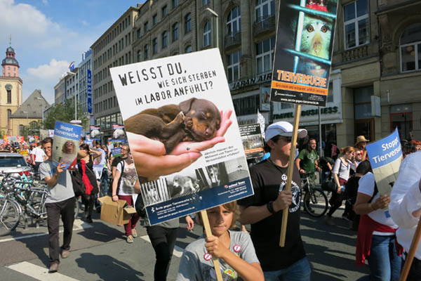 Demo gegen Tierversuche in Frankfurt