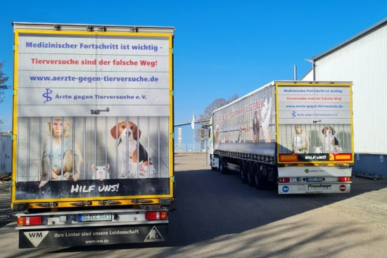 LKW mit Botschaft gegen Tierversuche