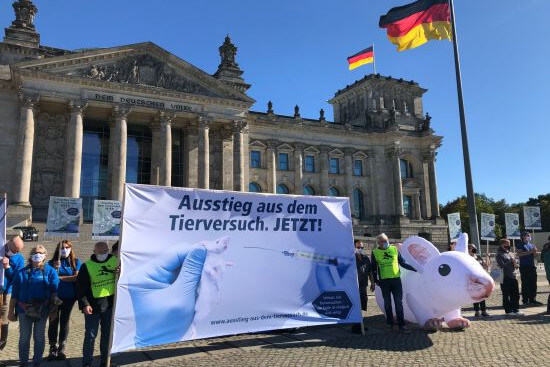 Aktion für den Ausstieg aus dem Tierversuch in Berlin