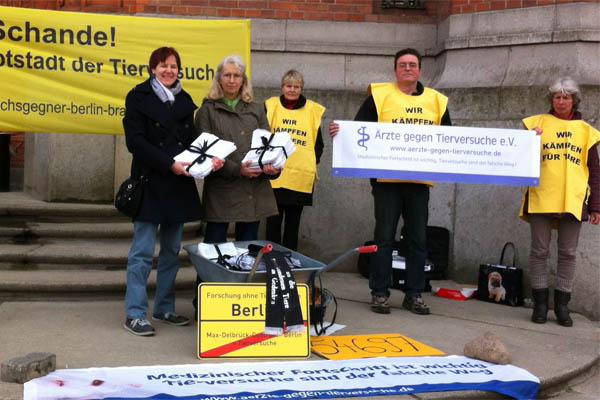 Protest gegen Neubau von Tierversuchslabor in Berlin