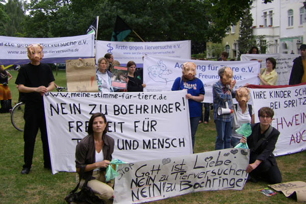 Protest gegen Boehringer-Tierquallabor