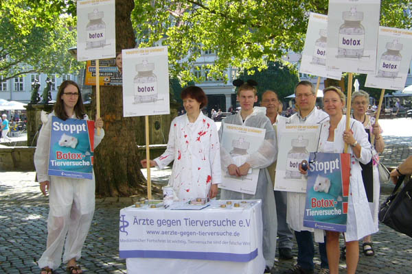 Aktionswoche gegen Botox-Tierversuche 2013 in Braunschweig
