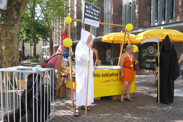 Aktionswoche gegen Botox-Tierversuche 2013 in Freiburg
