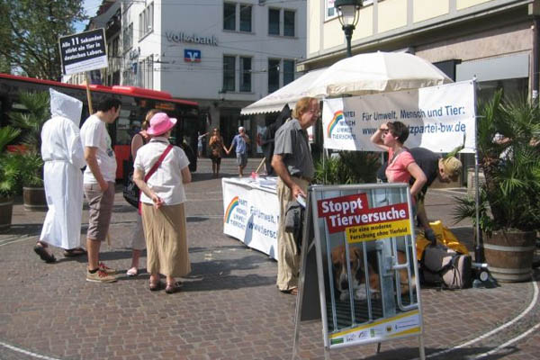 Aktionswoche gegen Botox-Tierversuche 2013 in Freiburg