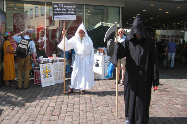 Aktionswoche gegen Botox-Tierversuche 2013 in Freiburg