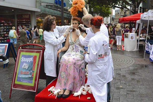 Aktionswoche gegen Botox-Tierversuche 2013 in Köln