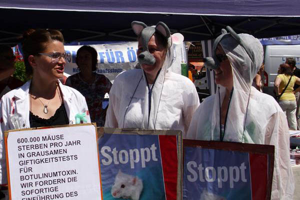 Aktionswoche gegen Botox-Tierversuche 2013 in München