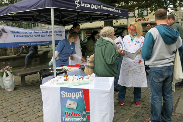 Aktionstag gegen Botox-Tierversuche 2014 in Braunschweig