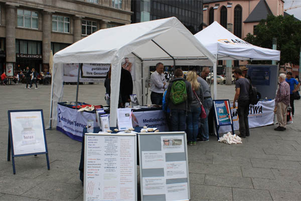 Aktionstag gegen Botox-Tierversuche 2014 in Köln