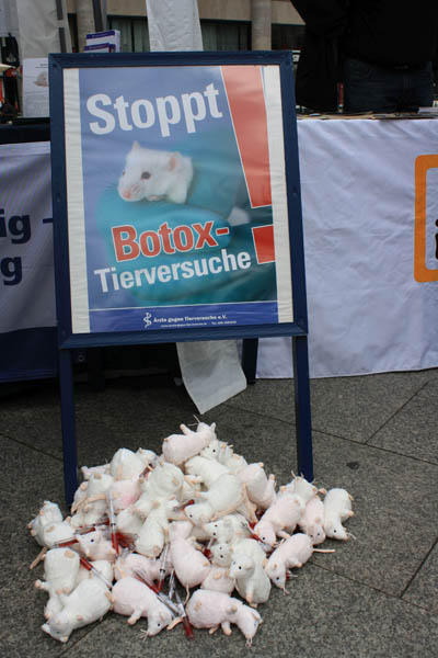 Aktionstag gegen Botox-Tierversuche 2014 in Köln
