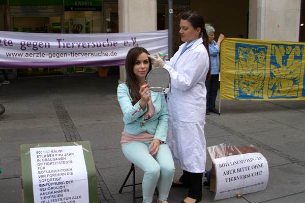 Aktionstag gegen Botox-Tierversuche 2014 in München