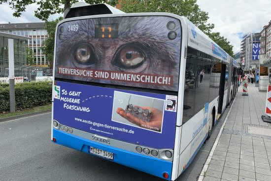 Bus gegen Tierversuche in Münster