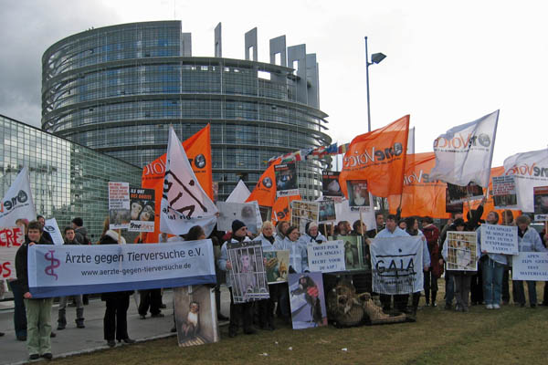 Demo am 9. März vor dem EU-Parlament in Straßburg
