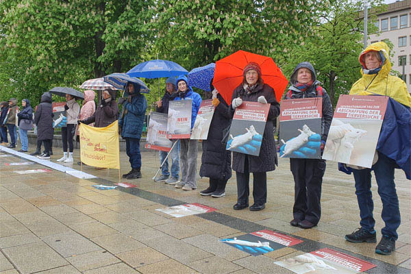 Aktionstag gegen Tierversuche in Augsburg