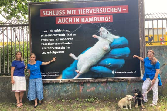 Plakataktion gegen Tierversuche 