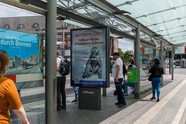 Plakataktion gegen Tierversuche in Bremen 