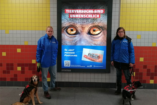 Plakataktion gegen Tierversuche in Gießen