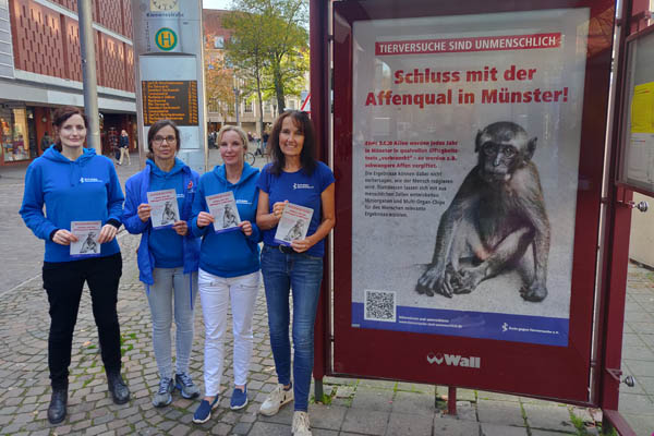 Plakataktion gegen Tierversuche in Münster