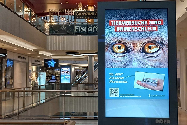 Plakataktion gegen Tierversuche in Hannover
